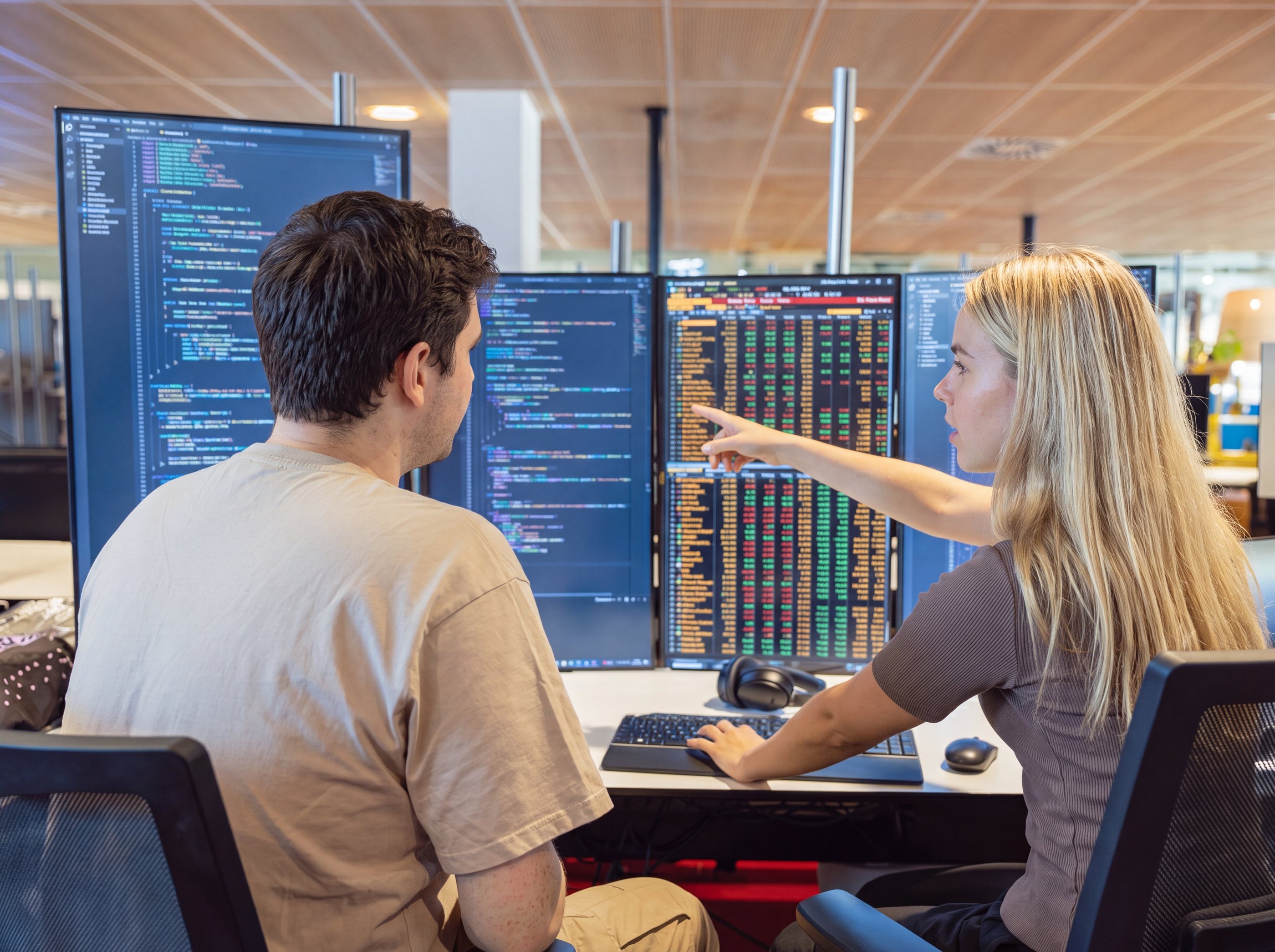 Equipo de Outliers en el trading desk, Santiago